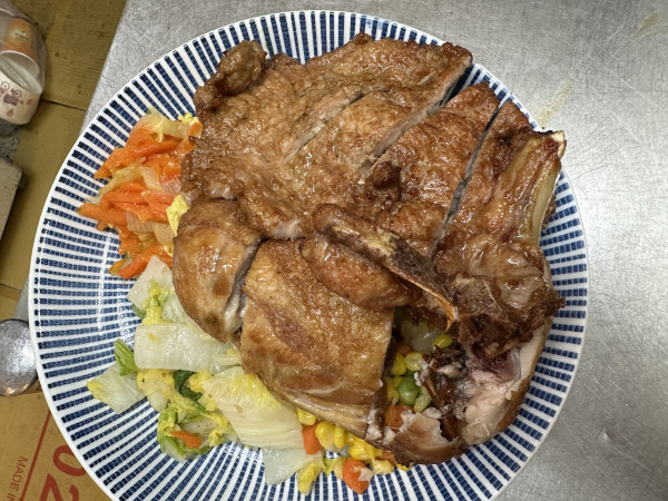 現炸蝦捲排骨飯的特色