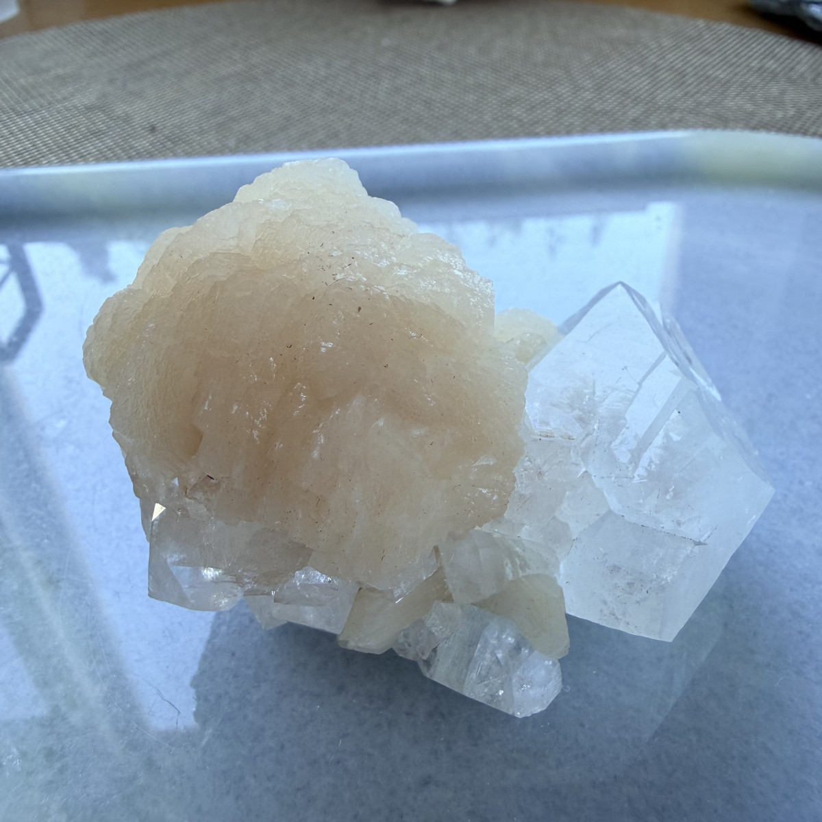粉沸石魚眼石共生原礦