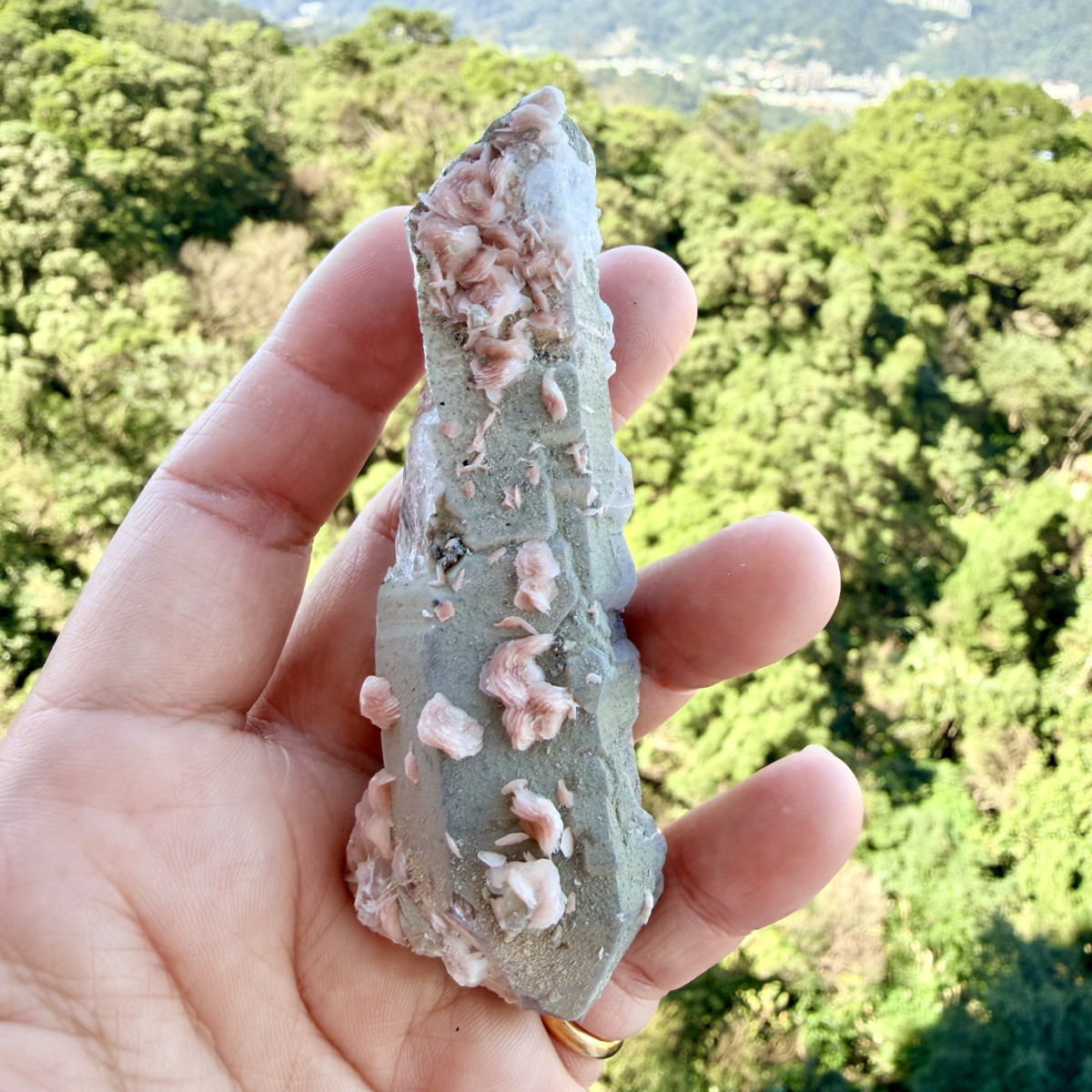 白水晶、方解、鏡鐵共生原礦