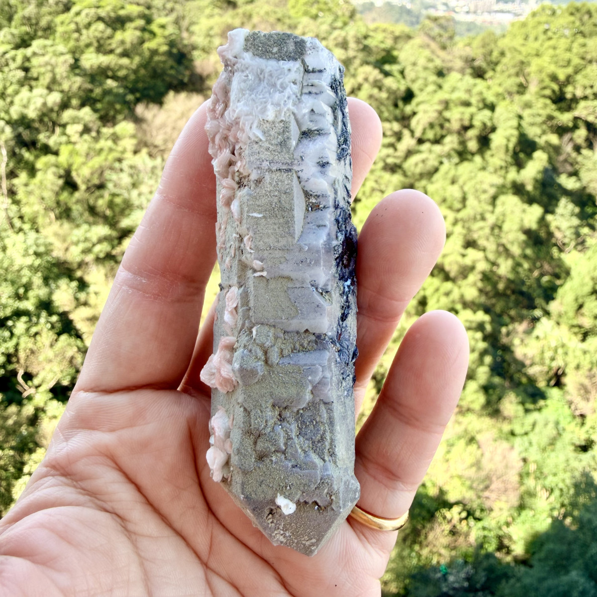 白水晶、方解、鏡鐵共生原礦