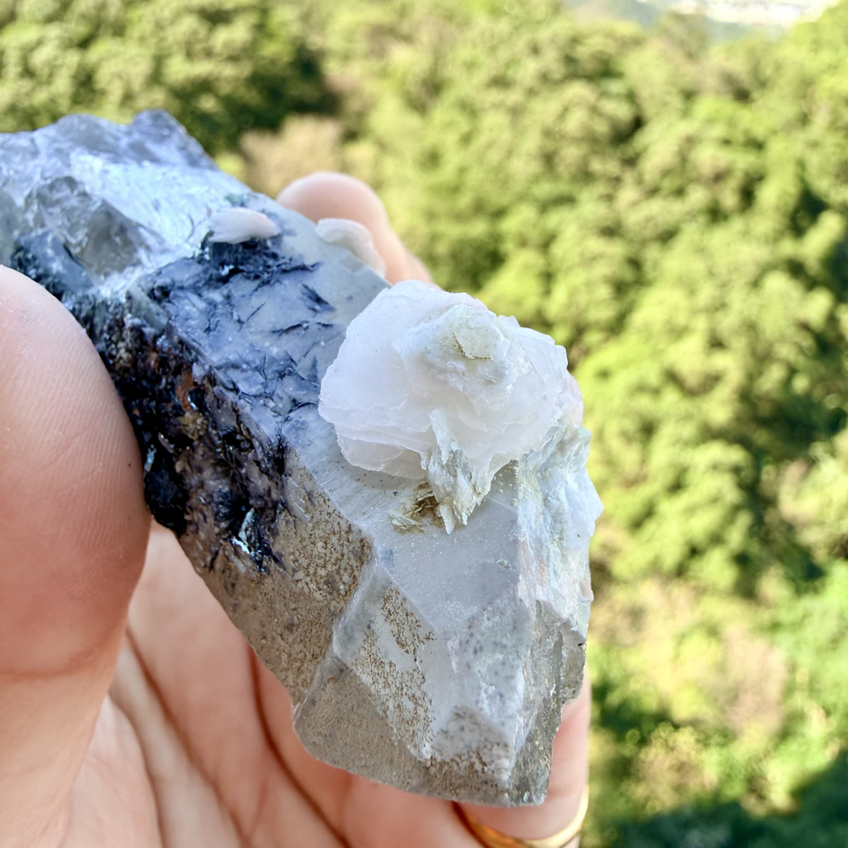 白水晶、方解、鏡鐵共生原礦