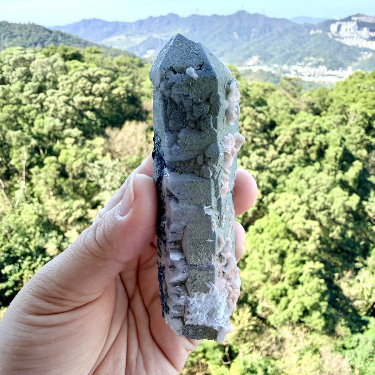 白水晶、方解、鏡鐵共生原礦
