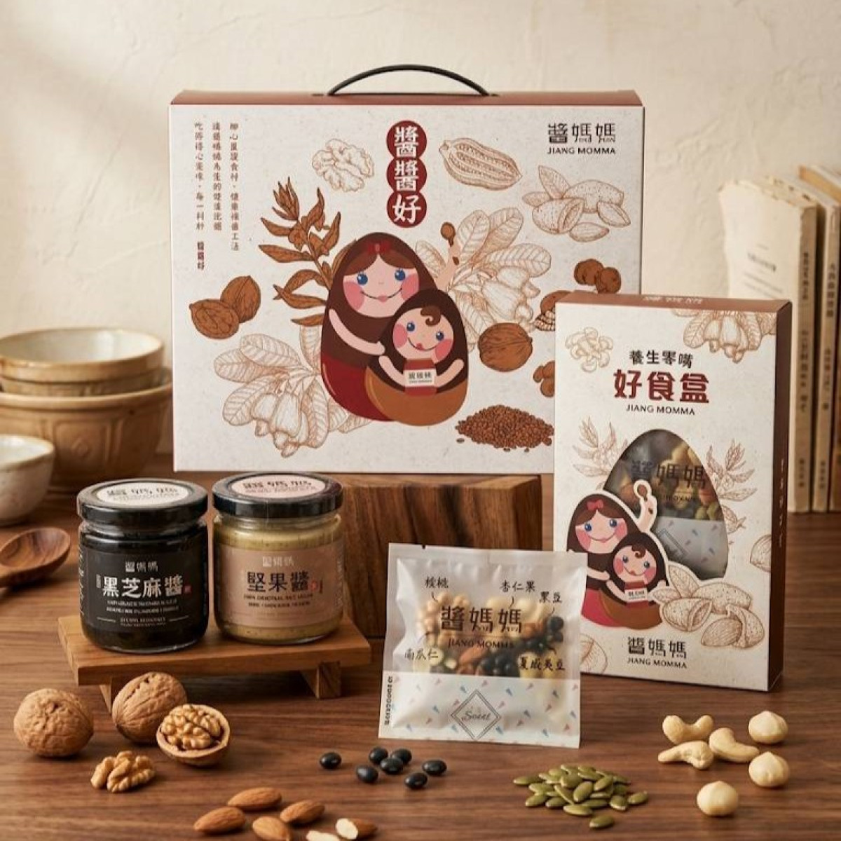 【 醬媽媽 】​🎁 母親節暖心禮盒： ​100% 純綜合堅果醬 + ​現磨黑芝麻醬+ ​好食盒 綜合堅果仁  ​隨手包（6入）隨時補給能量