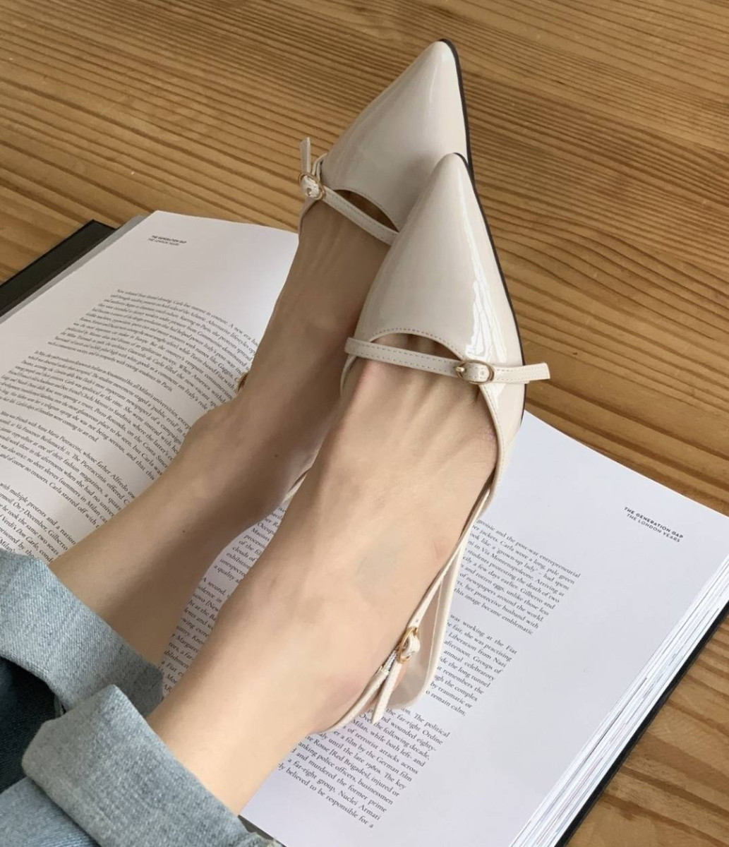 👠正韓新款｜3色尖頭細環鏤空漆皮後勾中跟鞋