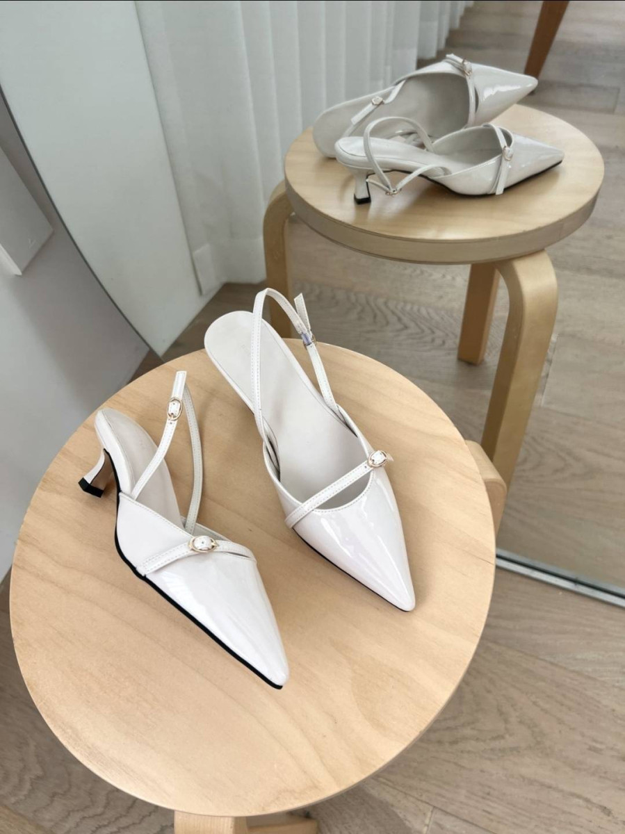 👠正韓新款｜3色尖頭細環鏤空漆皮後勾中跟鞋