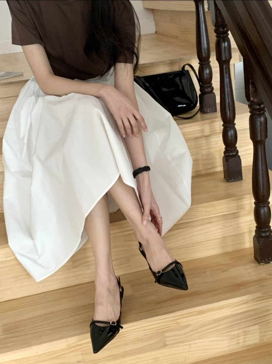 👠正韓新款｜3色尖頭細環鏤空漆皮後勾中跟鞋