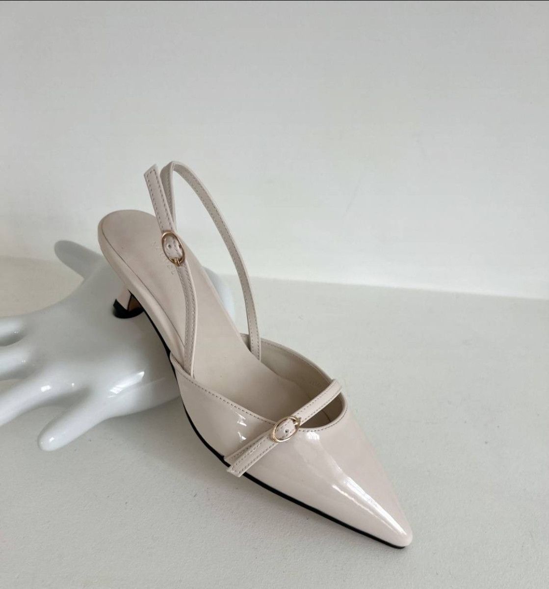 👠正韓新款｜3色尖頭細環鏤空漆皮後勾中跟鞋