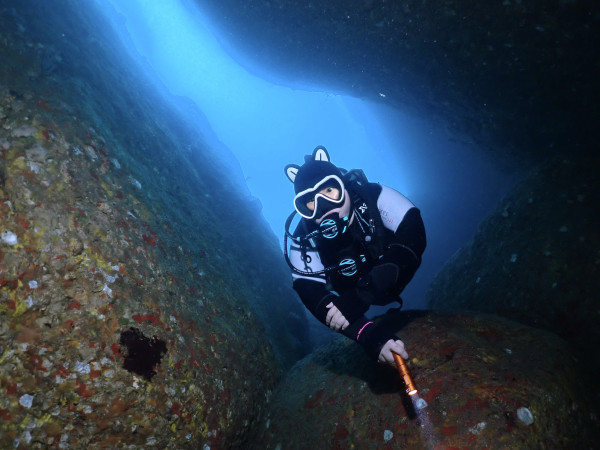 雲見Holy穴潛水